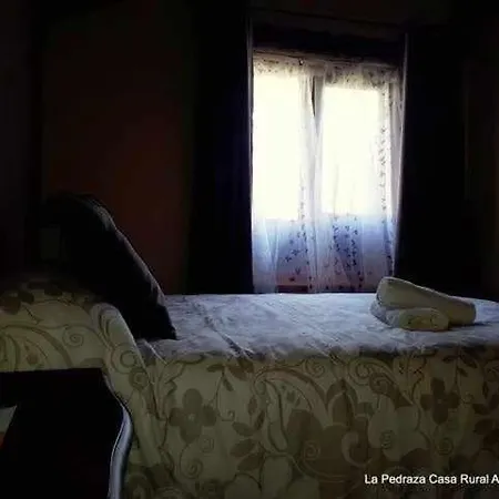 La Pedraza A *